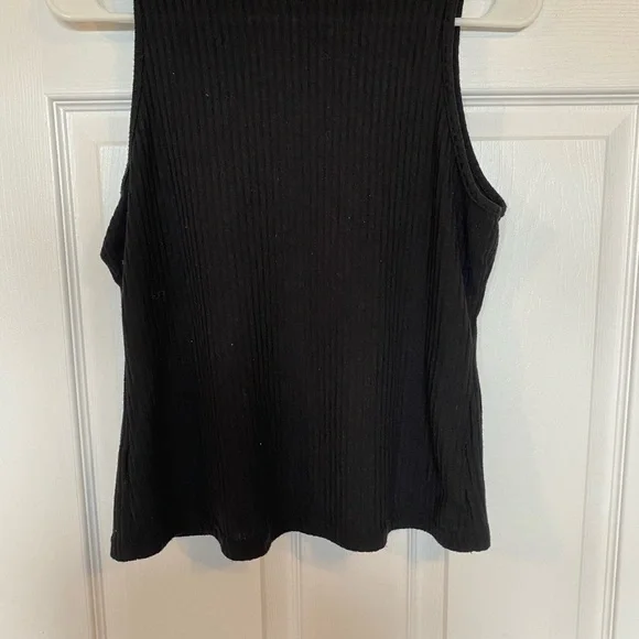 SHEIN Black Ribbed Tank Top - Picture 2 of 9